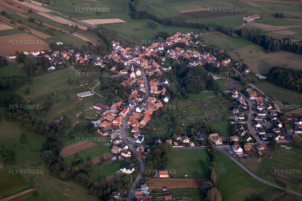 Vue aérienne: Vue de la ville à Griesbach dans le département Bas Rhin, France. Photo: IMG_53639.jpg prise le 30/09/2012 par Werner Riehm/FLY-FOTO.eu – Résolution de l'original: 4752 x 3168 px