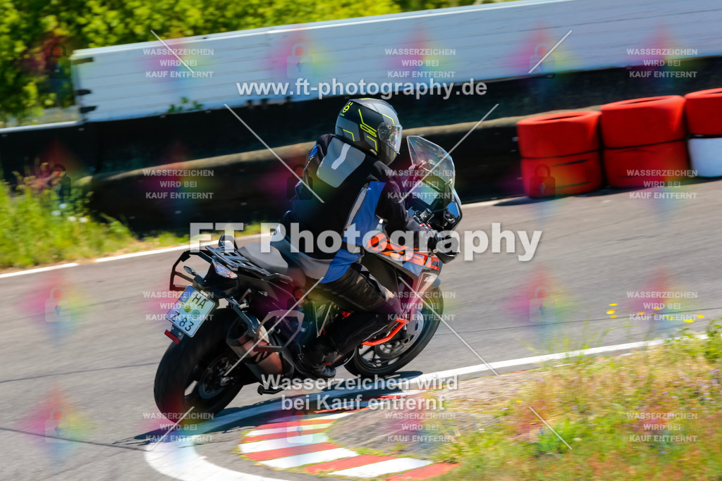 Moto-TeamOBK-21879 | Hier findet Ihr Bilder von Touristenfahrten auf der Nürburgring Nordschleife oder von anderen Veranstaltungen die ich besucht habe. Viel Spass beim Durch Schauen 