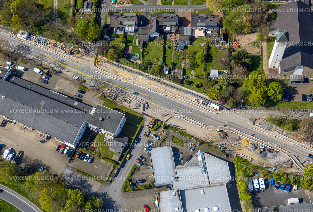 Bochum230404617 | Luftbild, Straßenbau am Harpener Hellweg Höhe Autobahn A43, kath. Kirche Heilig Geist, Harpen, Bochum, Ruhrgebiet, Nordrhein-Westfalen, Deutschland