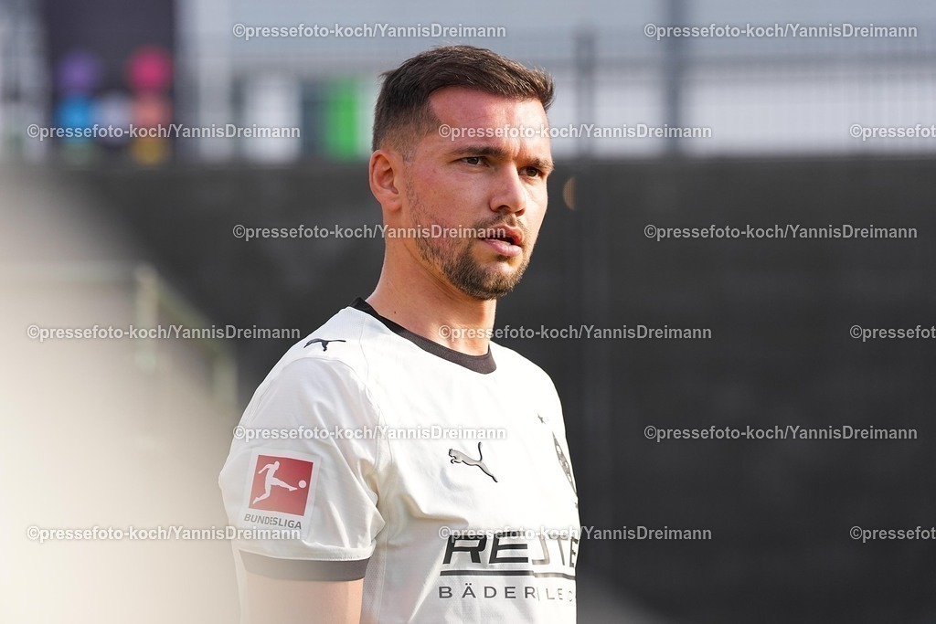 xYDRx13112501033 | 13.11.2025, xydrx, Fußball, Testspiel, Borussia Mönchengladbach - NV Koninklijke Lierse SK, Fohlenplatz am Borussia-Park: Kevin Stoeger (Borussia Mönchengladbach #7)