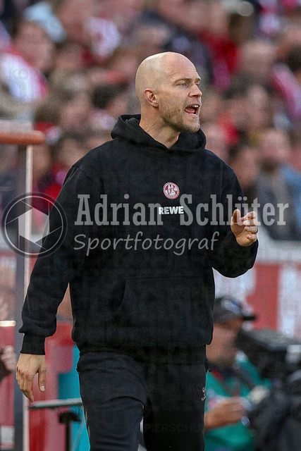 25.04.2026, GER, Fussball, Herren, 1. BL, Saison 2025/2026, 1. FC Köln - Bayer 04 Leverkusen | Trainer Rene Wagner gestikuliert, Gestik 