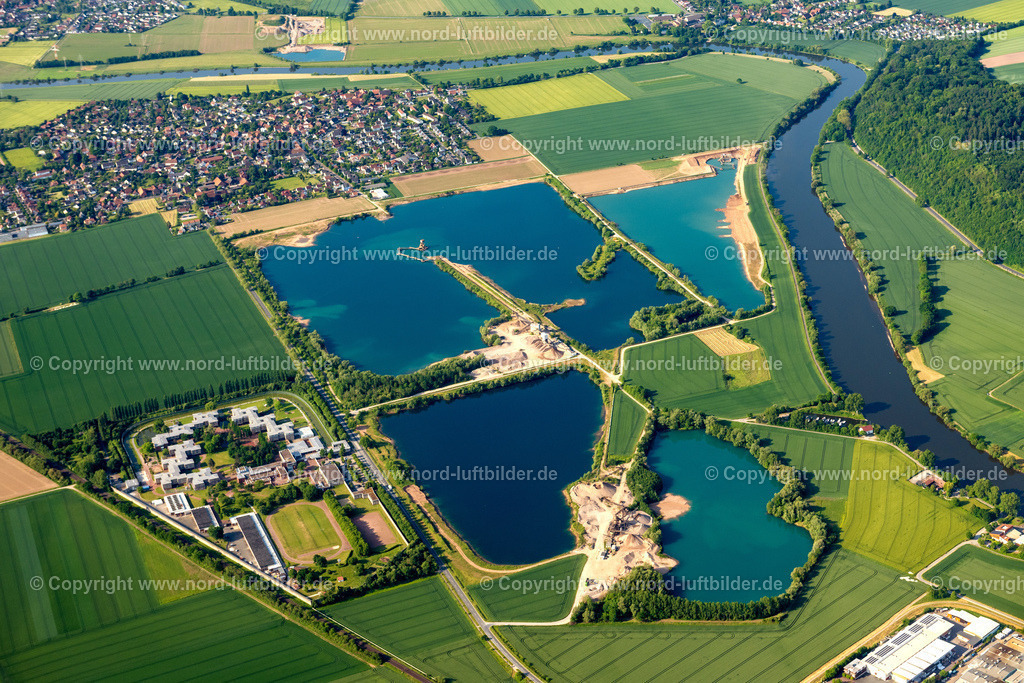 Hameln_Tündernsche_Warte_ELS_4286050623 | HAMELN 05.06.2023 Uferbereiche der Teichanlagen zur Fischzucht umgeben von landwirtschaftlichen Feldern " Tundernsche Warte " an der Tündernsche Straße im Ortsteil Tündern in Hameln im Bundesland Niedersachsen, Deutschland. // Bank areas of ponds for fish farming surrounded by agricultural fields" Tundernsche Warte " on street Tuendernsche Strasse in the district Tuendern in Hameln in the state Lower Saxony, Germany. Foto: Martin Elsen