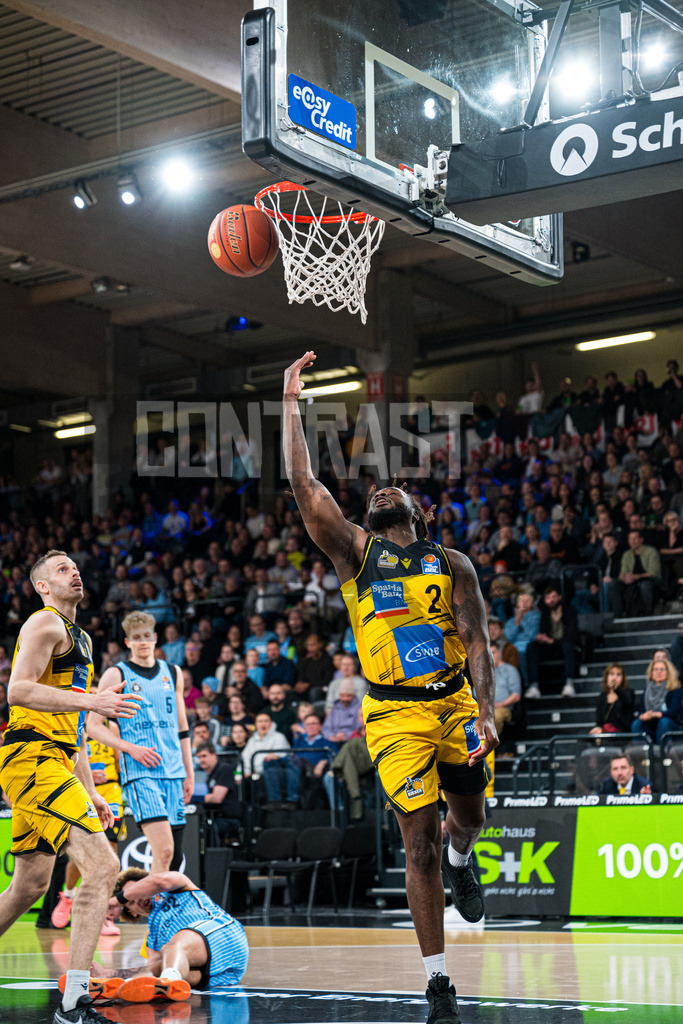 Basketball I Herren I Bundesliga I Saison 2025/2026 I 8. Spieltag I Veolia Towers Hamburg - MHP Riesen Ludwigsburg | Tray Buchanan (2, MHP Riesen Ludwigsburg) schaut dem Ball hinterher - Realisiert mit Pictrs.com