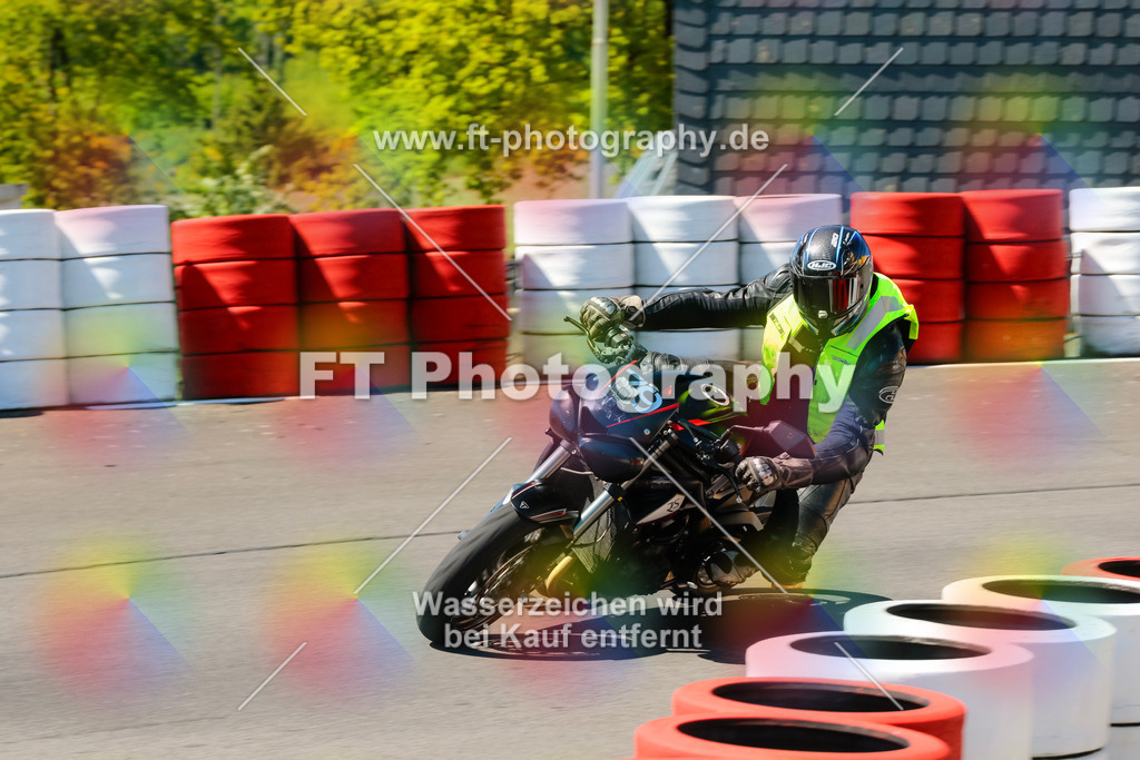 Moto-TeamOBK-21970 | Hier findet Ihr Bilder von Touristenfahrten auf der Nürburgring Nordschleife oder von anderen Veranstaltungen die ich besucht habe. Viel Spass beim Durch Schauen 