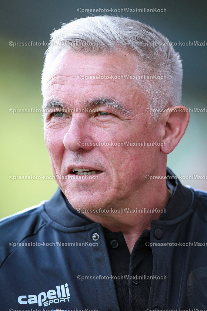 Koe3Liga11052401004 | 11.05.2024, Köln, Fußball, bwin 3. Liga Herren, Sportpark Höhenberg, 37. Spieltag, Saison 2023 2024, FC Viktoria Köln – Jahn Regensburg: Trainer Olaf Janßen (Viktoria Köln). 
DFB regulations prohibit any use of photographs as image sequences and or quasi-video.