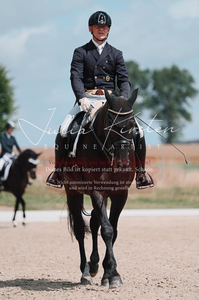 DSC_4043 | Pferde- und Turnierfotografie in Westsachsen. Pferdeportraits, Auftragszeichnungen und intuitive Kunst.
