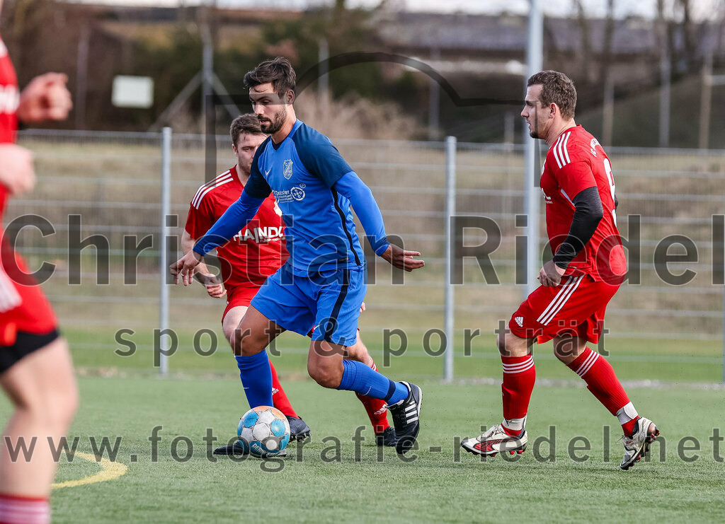 2024-02-24_099_FC_Langengeisling_gegen_FC_Walkertshofen | Erding, Deutschland, 24.02.2024:
Fußball, Bezirksliga Oberbayern Ost 2023 / 2024, Testspiel, FC Langengeisling gegen FC Walkertshofen, Endergebnis: 5:3

Kilian Stenzel (FC Langengeisling, #32), Christian Brandl (FC Walkertshofen, #9)

Foto: Christian Riedel / fotografie-riedel.net