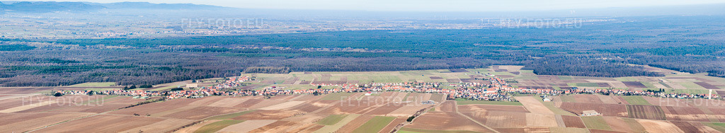 Vue aérienne: Vue panoramique du plus long village d'Alsace à Schleithal dans le département Bas Rhin, France. Photo: IMG_37494-Bearbeitet.jpg prise le 07/02/2011 par Werner Riehm/FLY-FOTO.eu – Résolution de l'original: 14994 x 2755 px