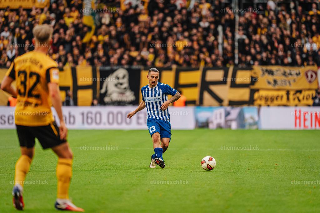 Dresdner SC - Allianz MTV Stuttgart, DEKRA 1. Bundesliga Frauen, Volleyball | Im Bild: Am Ball Baris Atik (23, 1. FC Magdeburg)18.10.2026, SG Dynamo Dresden - 1. FC Magdeburg, 2. BUNDESLIGA - 8. SPIELTAG, Fußball, Deutschland, Dresden, Rudolf-Harbig-Stadion