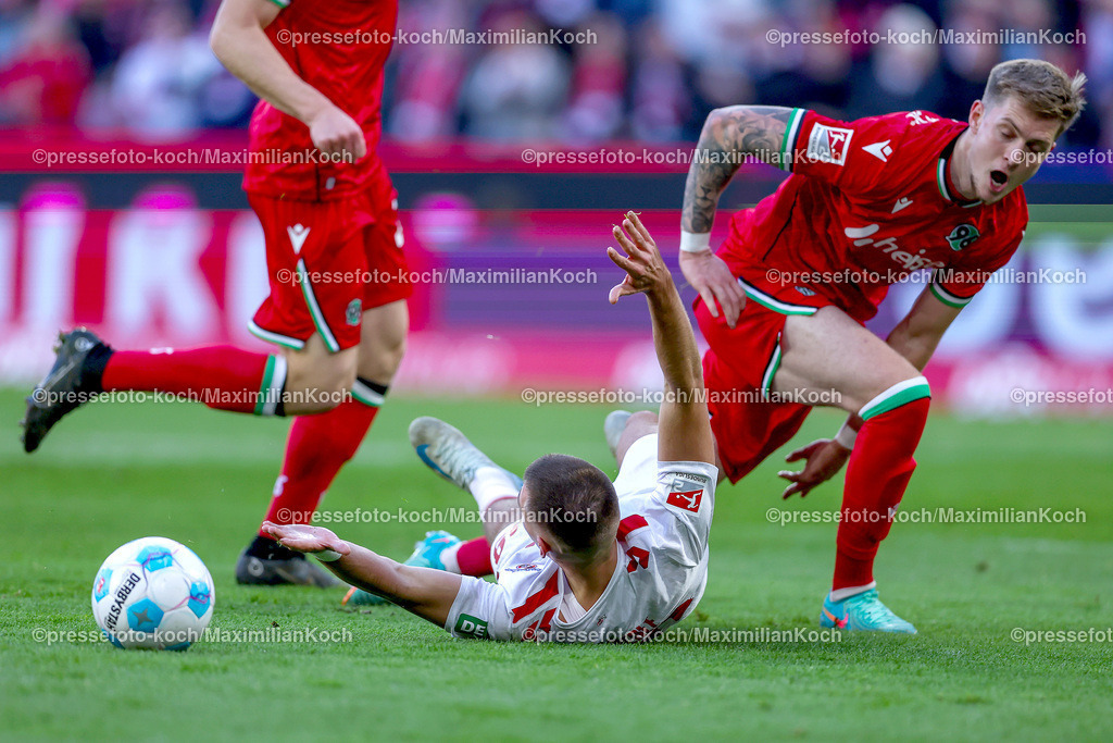 1FC30112401026 | 30.11.2024, Fußball, 1. FC Köln - Hannover 96, 2. Fußball Bundesliga, RheinEnergieSTADION, Saison 2024 2025: Zweikampf Tim Lemperle (1.FC Köln #19) bleibt im Strafraum an Josh Knight (Hannover #2) hängen DFB regulations prohibit any use of photographs as image sequences and or quasi-video.