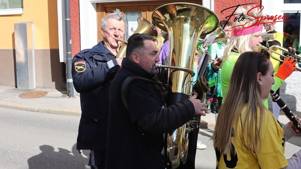 fasching-mariazell2025 (15) | Mit meiner Kamera halte ich besondere Augenblicke, faszinierende Landschaften und interessante Details fest. Dabei entstehen ganz unterschiedliche Aufnahmen – von stimmungsvollen Landschaftsfotografien und beeindruckenden Drohnenaufnahmen über Pressefotos - Realisiert mit Pictrs.com