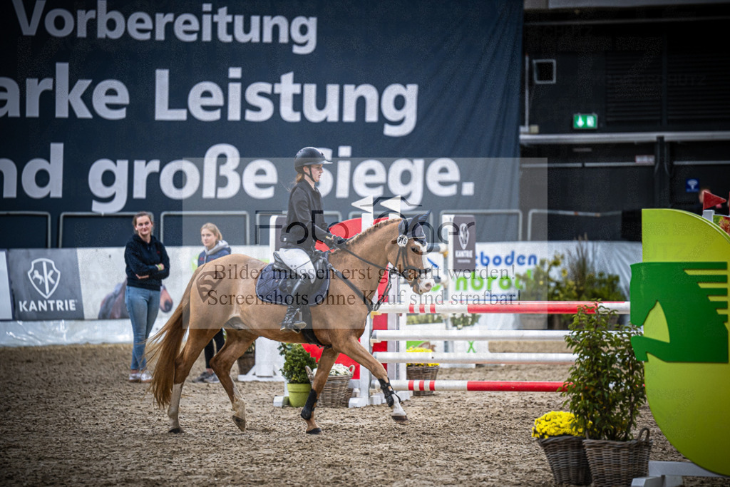 DOS_1013 | Entdecke hochwertige Reitturnierfotos von Foto Oger. Professionell, emotional und authentisch – jetzt Lieblingsmomente im Shop bestellen.Deutschlandweite Turnierfotografie. - Realisiert mit Pictrs.com