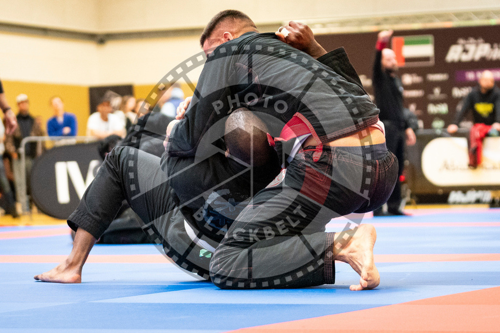 20231118PBB12001 | Fighters compete during the AJP Tour 600 Frankfurt Championship in Frankfurt/Main, Germany, on November 18, 2023.