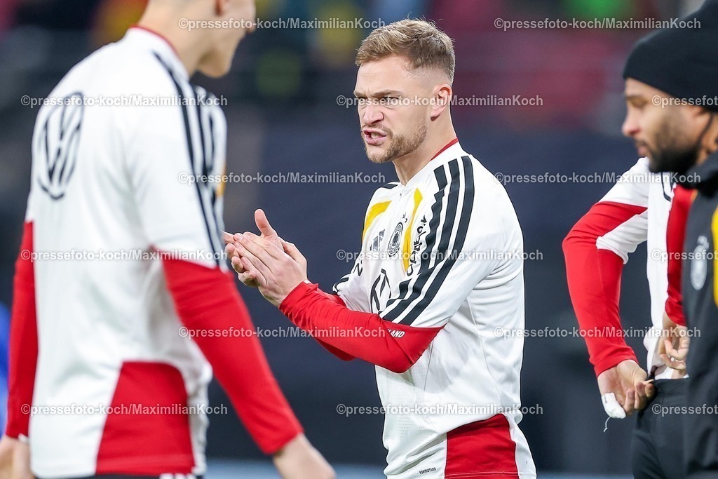 DFB17112501045 | 17.11.2025, Fußball, Länderspiel, WM-Qualifikation Europa, Deutschland - Slowakei, Red Bull Arena (Leipzig), 10. Spieltag, Saison 2025 2026: Joshua Kimmich (GER #06) reagiert  beim Aufwärmen Training vor dem Spiel Regulations prohibit any use of photographs as image sequences and or quasi-video.