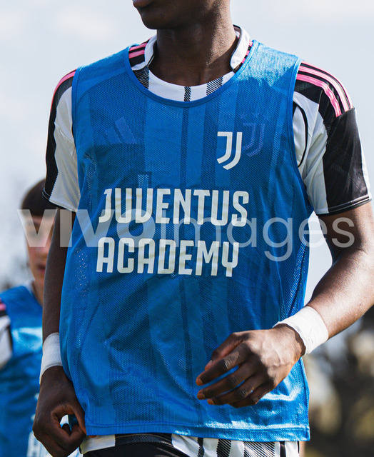 juv_lut_fmachado-0090 | Images from the Juniors B match between Juventus Academy and FC Lutry, played on 18 March 2026 in Lutry, Switzerland, featuring players, coaching staff and match action throughout the game.