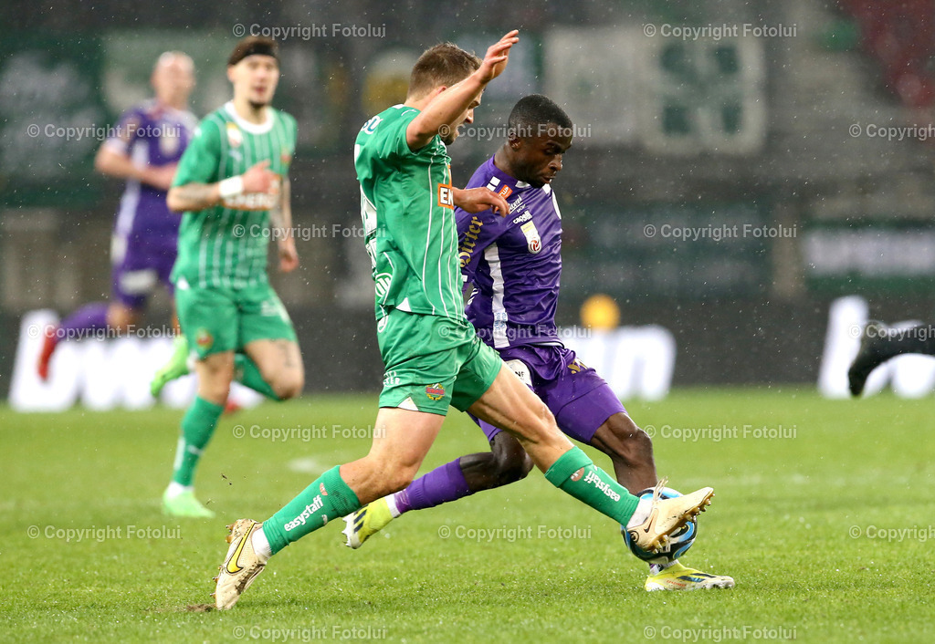 A_LUI_10032024_14 | SPORT,FUSSBALL, ADMIRAL BUNDESLIGA AUSTRIA KLAGENFURT-SK RAPID WIEN 10.03.2024 IM BILD: SOLOMON BONNAH (KLAGENFURT) UND MATTHIAS SEIDL (RAPID WIEN) FOTO:FOTOLUI/MW