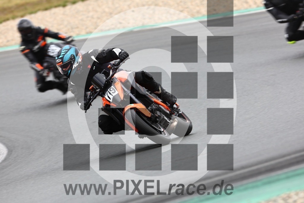 0079-20240910_06777 | Schöne Erinnerungen an spannende Momente - das festzuhalten ist unser Job. PIXELrace.de ist seit 2003 auf den Rennstrecken Europas unterwegs um die Action draußen beim Fahren und die wunderbare Stimmung imm Fahrerlager für euch einzufangen.