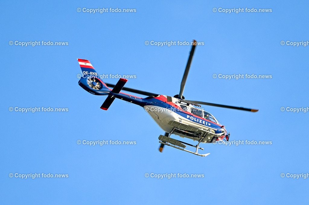 Polizei_ 18.04.2024-3 | 18.04.2024, Oberoesterreich, AUT, Polizei, im Bild Polizei, Polizeihubschrauber, Einsatzkraefte, Libelle, Luftueberwachung, Polizisten, Polizistinnen, Beamte, Exekutive, Einsatz