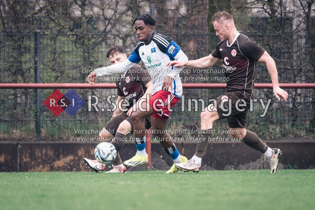 RS-1-035094 | Jannis Turtschan (#28, FCSP), David Amalachukwu Igboanugo (#23, HSV II), Johann Magnus Kilian Ludwig von Knebel Doeberitz (#17, FCSP)
