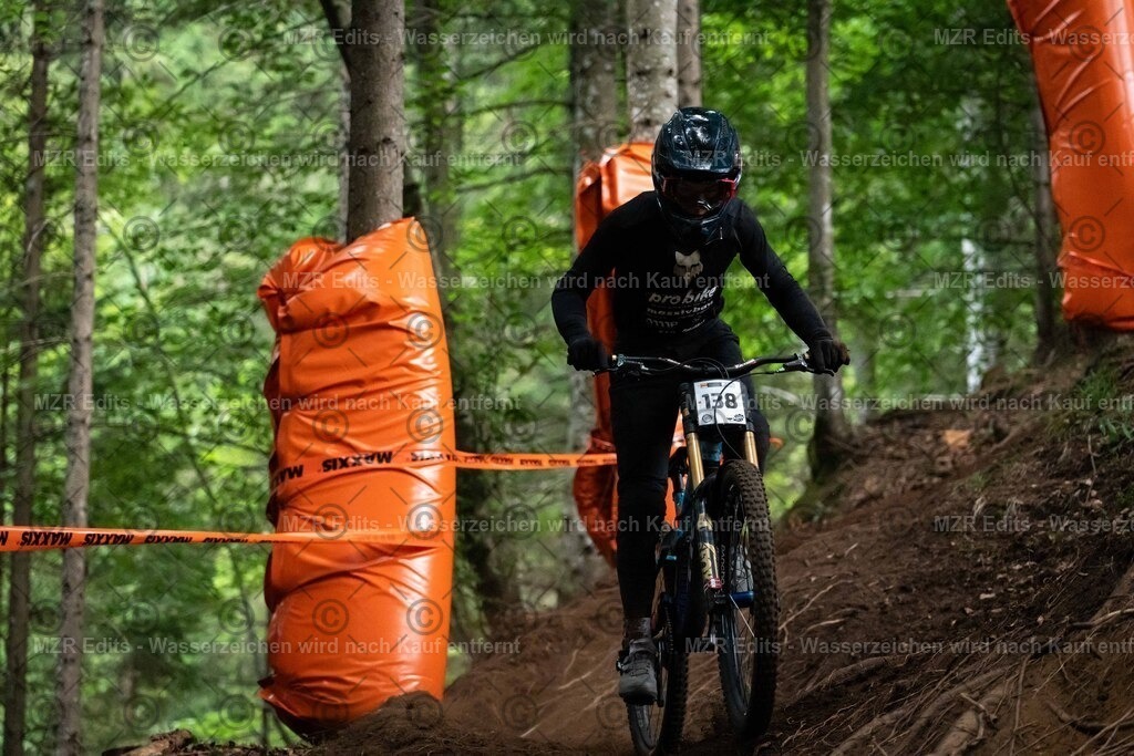 x-329 | mzredits - Realisiert mit Pictrs.com