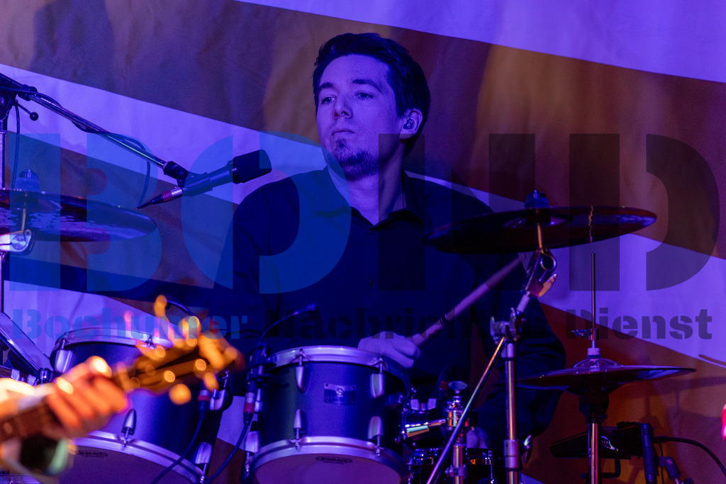 SES_GBAZEC20241227-16 | bond - Realisiert mit Pictrs.com