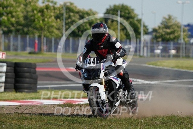 2025_05_12_PBK_16278 | Sportfotografie; SlowMotion; Video; Rennstrecke; Hafeneger; Speer; Racing; RSE; BMW; CBO; Trackday; Motorsportarena; Hockenheimring; Brno; Most; Barcelona; Valencia