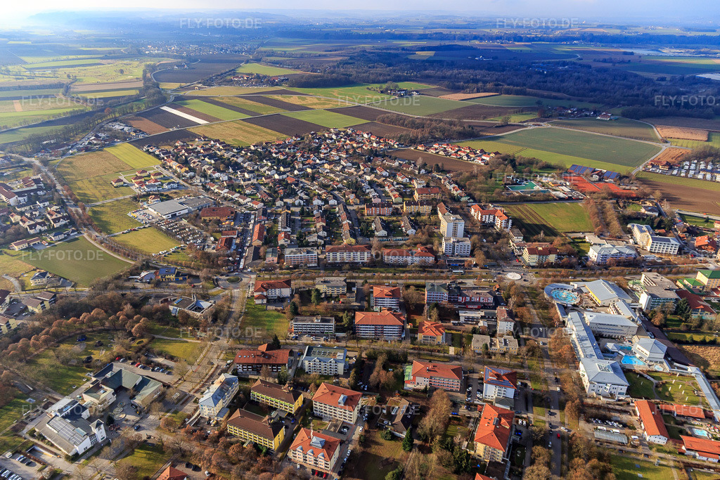 Luftbild: Übersicht um die Thermalbadstraße aus Osten in Bad Füssing im Bundesland Bayern in Deutschland. Foto: IMG_096086.jpg vom 29.12.2016 durch Werner Riehm/FLY-FOTO.deWWW.BADFUESSING.DE