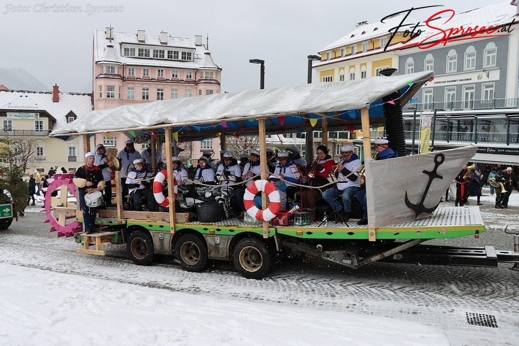 fasching2026-mariazell (78) | Mit meiner Kamera halte ich besondere Augenblicke, faszinierende Landschaften und interessante Details fest. Dabei entstehen ganz unterschiedliche Aufnahmen – von stimmungsvollen Landschaftsfotografien und beeindruckenden Drohnenaufnahmen über Pressefotos - Realisiert mit Pictrs.com