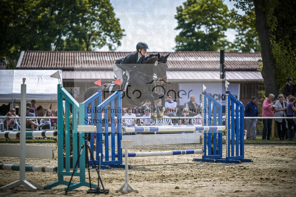 DOS_0401 | Entdecke hochwertige Reitturnierfotos von Foto Oger. Professionell, emotional und authentisch – jetzt Lieblingsmomente im Shop bestellen.Deutschlandweite Turnierfotografie. - Realisiert mit Pictrs.com