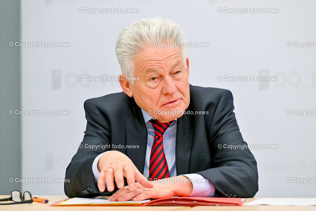 Pressekonferenz ProOriente_ Die Veränderung der Epoche-Herausforderung für die Christen_ 09.03.2023-25 | 09.03.2023, Presseclub Linz, AUT, Pressekonferenz Pro Oriente, Die Veraenderung der Epoche-Herausforderung fuer die Christen, im Bild LH a.D. Josef Puehringer (Vorsitzender von PRO ORIENTE Sektion Linz)