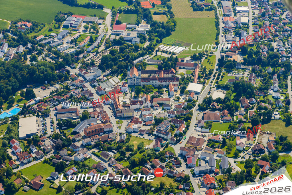 Luftaufnahme der Stadt Fürstenzell - Die Luftaufnahme wurde 2025 vom UL-Flugzeug heraus erstellt ( keine Drohne ) - Hochauflösende Luftaufnahme - für professionelle Ausdrucke geeignet. Die Geschenkidee !Mit Lizenz und Bildrechte bestellbar