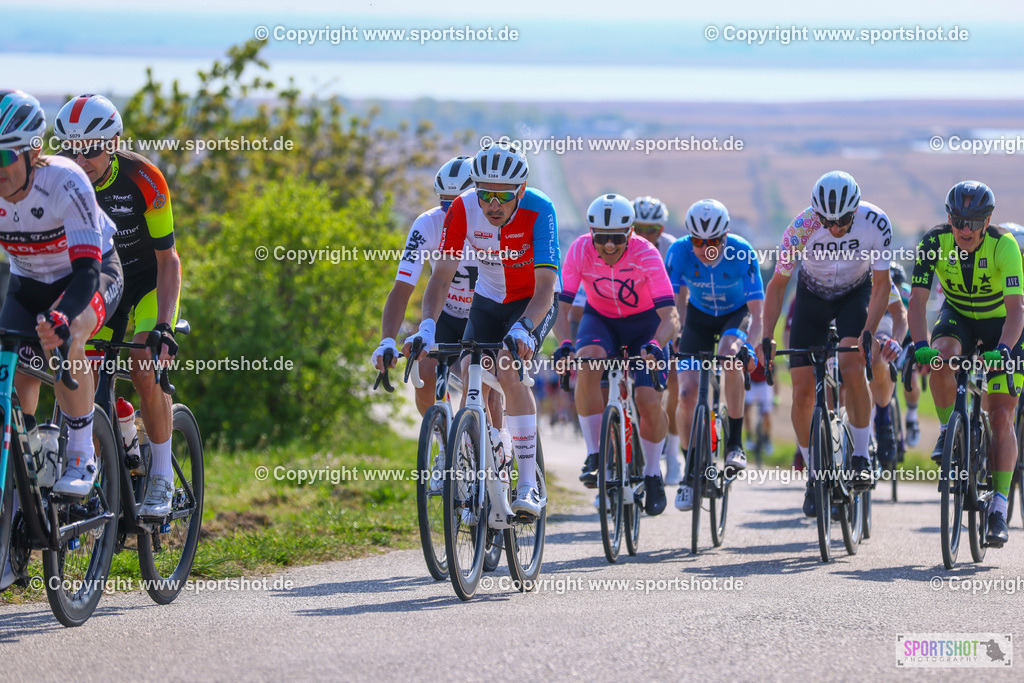 TRA_0884 | Neusiedlersee Radmarathon 2026@sportshot_your_pictrs #yourpictures#roadtowm2029 #nrm #neusiedlerseeradmarathon #neusiedlersee #neusiedlerseetourismus #burgenland #mörbisch #nrm26 #burgenlandtourismus #voglundco #poweredbyburgenlandtourismus #radsport #rad #marathon #ucigranfondo #visitburgenland #ucigranfondoworldseries