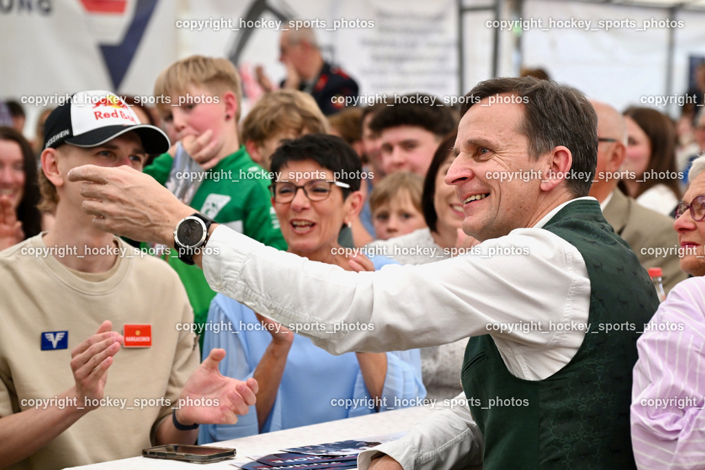 Empfang Daniel Tschofenig | Einzug Daniel Tschofenig, Mama Monika Tschofenig, Papa Gerhard Tschofenig, Empfang Daniel Tschofenig, Empfang Daniel Tschofenig am 10.05.2025 in Hohenthurn (Mehrzweckhaus Hohenthuurn), Austria, (Photo by Bernd Stefan)