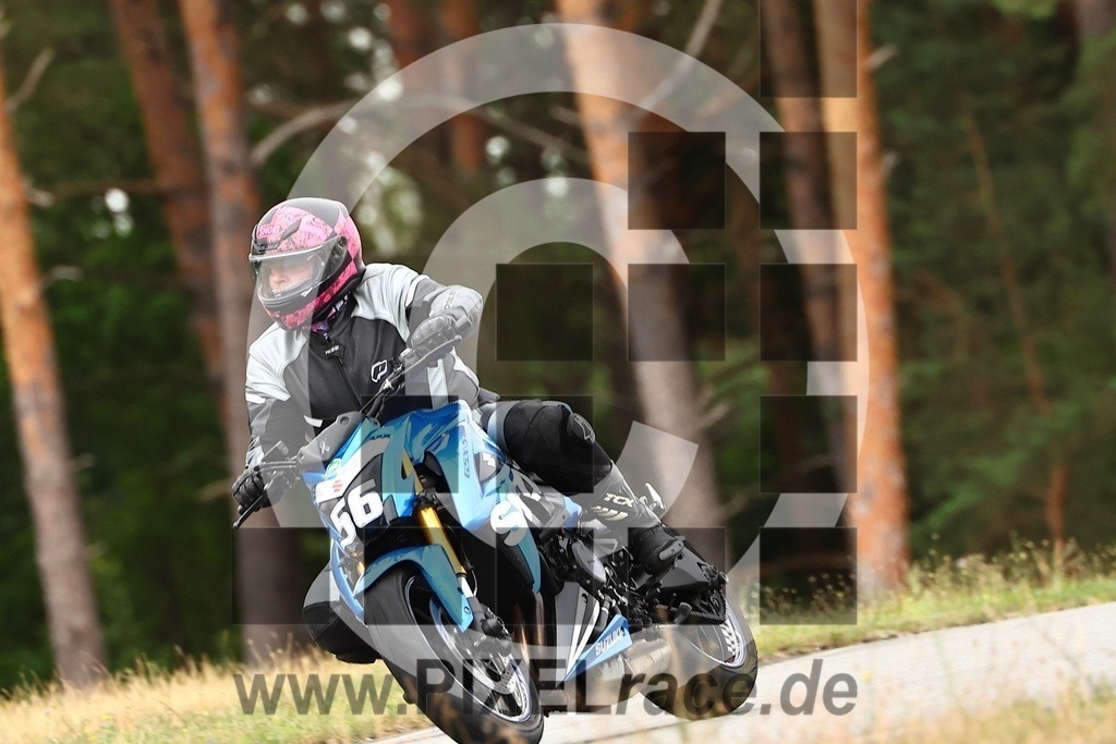 0056-20250705_12402 | Schöne Erinnerungen an spannende Momente - das festzuhalten ist unser Job. PIXELrace.de ist seit 2003 auf den Rennstrecken Europas unterwegs um die Action draußen beim Fahren und die wunderbare Stimmung imm Fahrerlager für euch einzufangen.