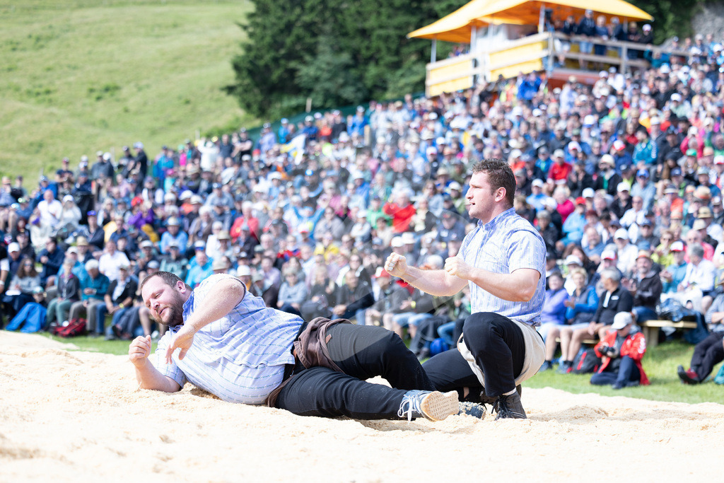 Rigi2025_0530 | Die Schwinger des Schwyzer Kantonalen Schwingerverbandes: Fotos, die Dynamik und Leidenschaft festhalten, sowie emotionale Momente aus dem traditionellen Schwingsport zeigen. - Realisiert mit Pictrs.com