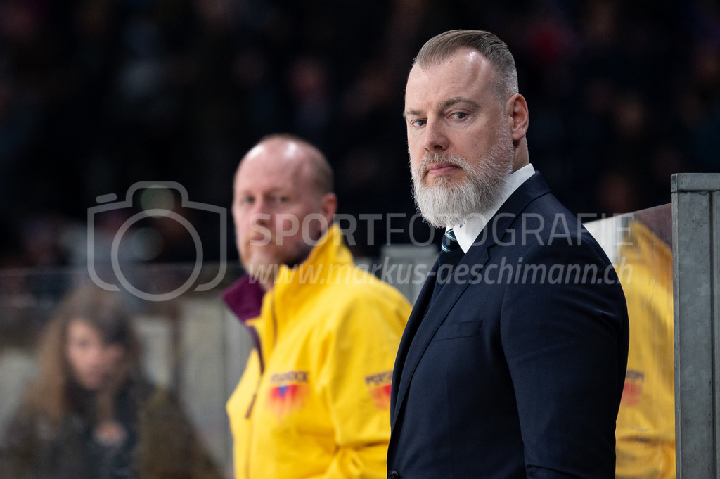 Playoffs: ZSC Lions - EHC Biel-Bienne | 04.04.2022, Zurich, Hallenstadion, Playoffs: ZSC Lions - EHC Biel-Bienne, Trainer Rikard Grönborg (ZSC). - Realisiert mit Pictrs.com