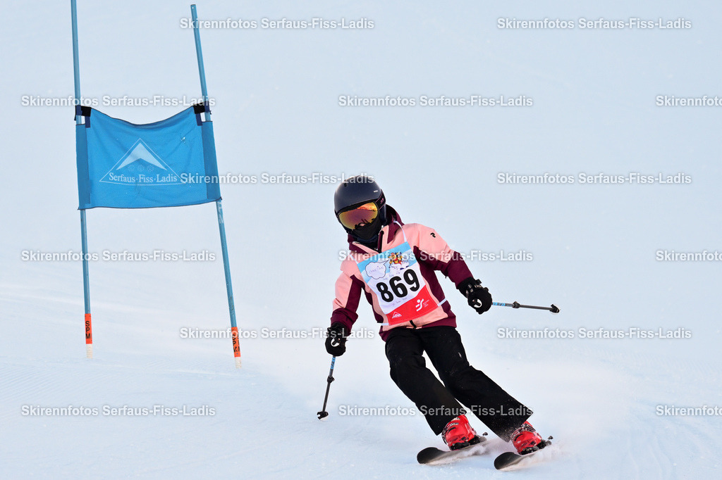 SRF_25.12.2025_0220 | Skirennfotos,Serfaus,Fiss,Ladis,Kinderskirennen,Winter,Tirol,Oberland,skirace,SFL,feelfree,weil wir's genießen,ski,Ski,skifahren,Sonnenplateau, - Realisiert mit Pictrs.com