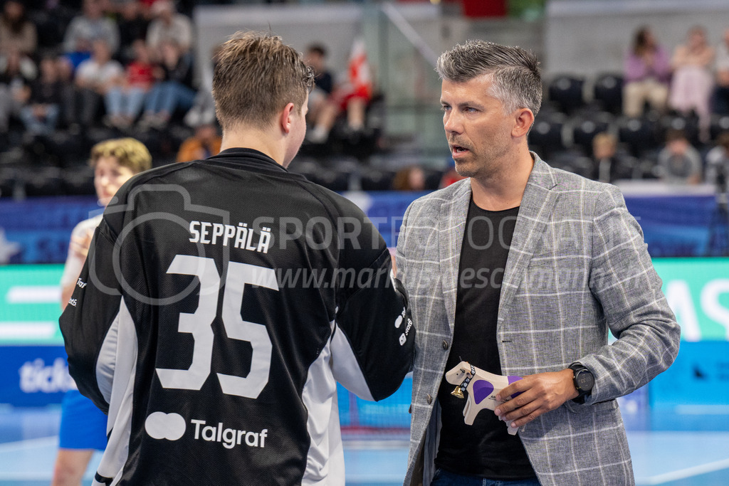 2025 Men's U19 WFC - Finland v Czechia | Aapo Seppälä (#35, Finland) being elected into the all start team during 2025 Men's U19 WFC, Switzerland: 04.05.2025, Zürich, Swiss Life Arena.Event page: <a href="https://www.u19wfc2025.ch/">www.u19wfc2025.ch</a>Credit: Markus Aeschimann, <a href="https://markus-aeschimann.ch">markus-aeschimann.ch</a>Instagram: <a href="https://instagram.com/sportfotografie.aeschimann">@sportfotografie.aeschimann</a> - Realisiert mit Pictrs.com