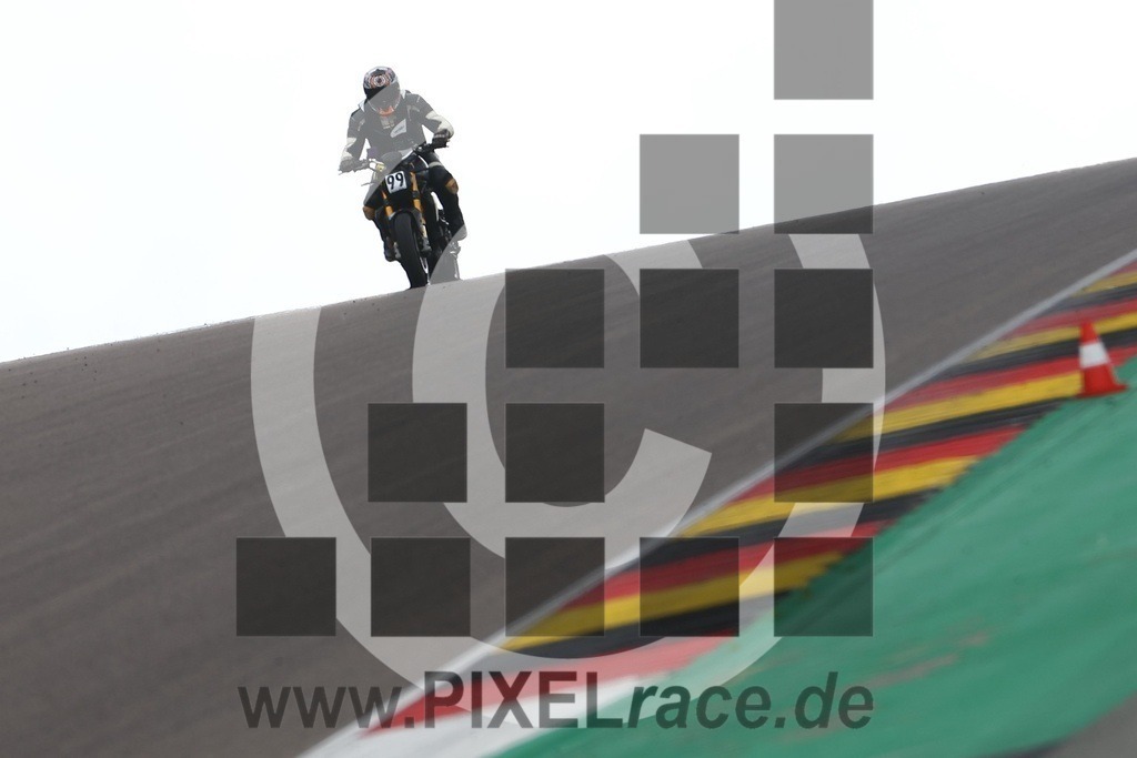 0099-20250527_04978 | Schöne Erinnerungen an spannende Momente - das festzuhalten ist unser Job. PIXELrace.de ist seit 2003 auf den Rennstrecken Europas unterwegs um die Action draußen beim Fahren und die wunderbare Stimmung imm Fahrerlager für euch einzufangen.
