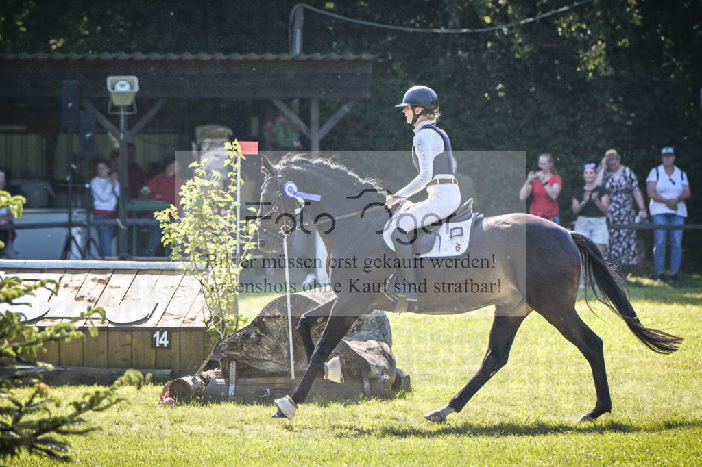 DOS_7431 | Entdecke hochwertige Reitturnierfotos von Foto Oger. Professionell, emotional und authentisch – jetzt Lieblingsmomente im Shop bestellen.Deutschlandweite Turnierfotografie. - Realisiert mit Pictrs.com