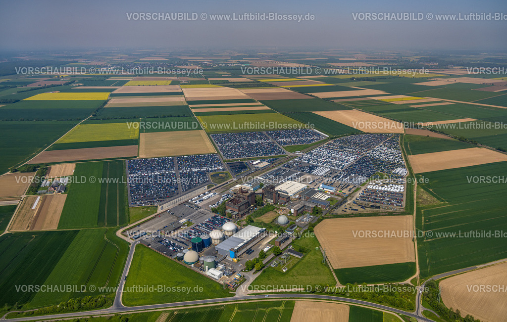 Zuelpich240501699 | Luftbild, Wallenius Wilhelmsen Logistics Germany, Gewerbegebiet mit KFZ Transportunternehmen für PKW und LKW Mega Parkplatz, umgeben von kachelförmigen Wiesen und Feldern, Formen und Farben, Geich, Zülpich, Nordrhein-Westfalen, Deutschland