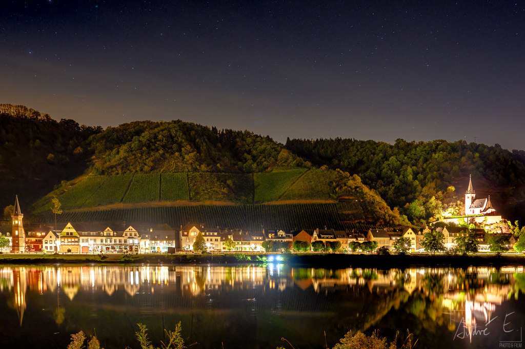 Hatzenport bei Nacht | Online Foto-Shop von André Engelhardt, Filmemacher und Fotograf. Fine Art Prints, Kunstdrucke, Fotogeschenke, Souvenirs von Mosel, Rhein und mehr. 