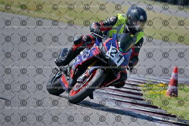 26BT02-1034 | markuskiefer.com - Realisiert mit Pictrs.com