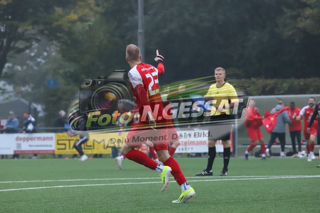 FC RW Kirchlengern - BV Bad Lippspringe | Auf dem Bild zu sehen: rot FC RW Kirchlengern: Lennard WüllnerFC RW Kirchlengern, BV Bad Lippspringe, Saison 25/26, Landesliga, Kirchlengern, Deutschland - Realisiert mit Pictrs.com