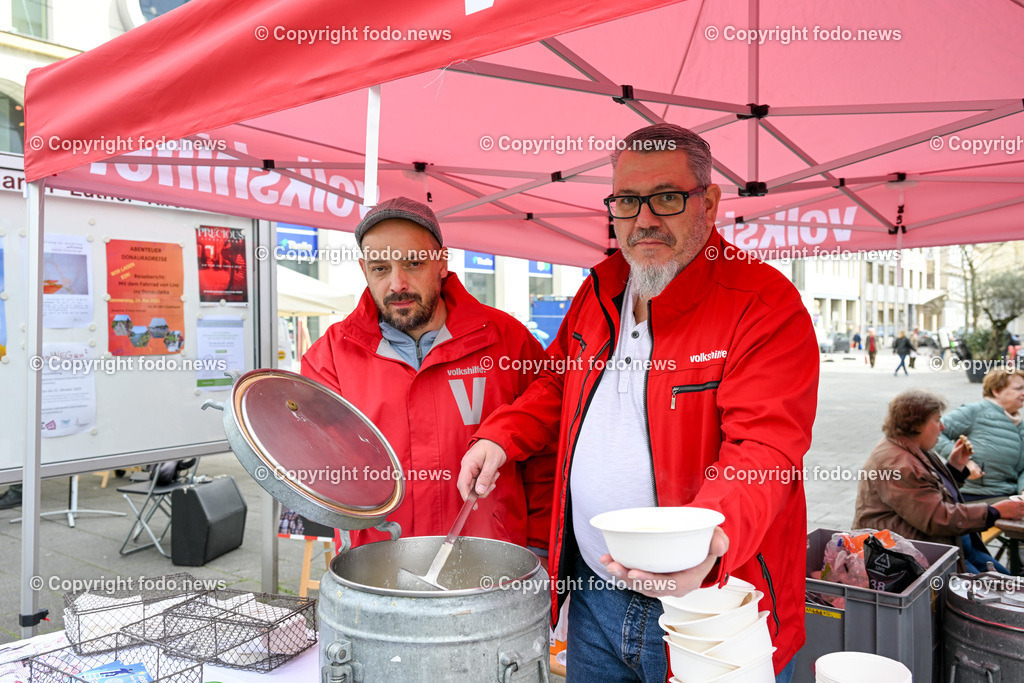 Kundgebung Tag der Arbeitslosen_ Linz_ 28.04.2023-8 | 28.04.2023, Linz, AUT, Kundgebung Tag der Arbeitslosen, im Bild Kundgebung Tag der Arbeitslosen, Volkshilfe schenkt Erdaepfelsuppe aus