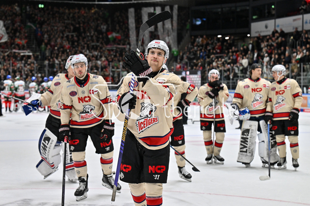Augsburger Panther - Nürnberg Ice Tigers | Enttaeuschte Gesichter bei den Spieler der Ice Tigers nach der Niederlage in Augsburg / DEL: Augsburger Panther - Nuernberg Ice Tigers, Curt Frenzel Stadion am 06.12.2024