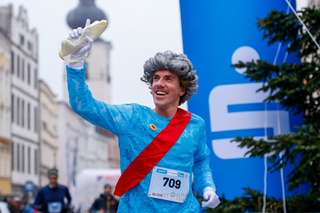 AW_20231231awmac8379 | WELS, 31.12.2023, Sparkasse Silvesterlauf Wels 2023 , Image shows: Photo: WAPICS / Andreas Willdoner