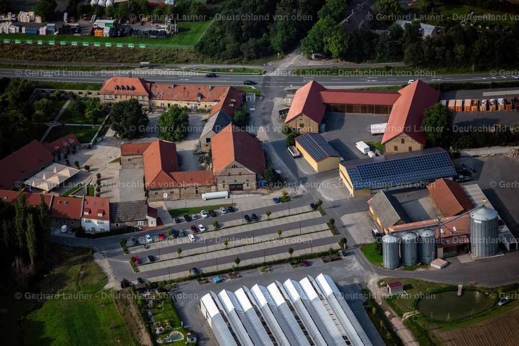 4047905 | ROTTENDORF 21.08.2021 Gebäude der Veranstaltungshalle " Gut Wöllried " im Ortsteil Wöllriederhof in Rottendorf im Bundesland Bayern, Deutschland. Weiterführende Informationen bei: Gut Wöllried Veranstaltungs GmbH. // Building of the indoor arena " Gut Woellried " in the district Woellriederhof in Rottendorf in the state Bavaria, Germany. Further information at: Gut Woellried Veranstaltungs GmbH. Foto: Gerhard Launer