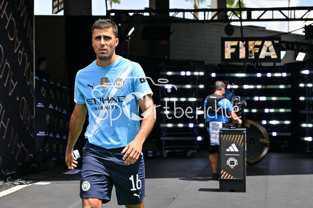 Juventus Turin - Manchester City | im Bild RODRI (Manchester City 16) auf dem Weg zum Spielfeld / Einzelfoto / Freisteller / FIFA Club World Cup: Juventus Turin - Manchester City, Camping World Stadium am 26.06.2025 / NOT FOR SALE IN USA
