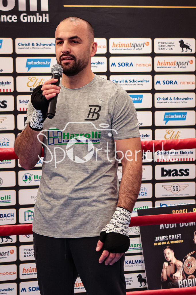 Profi - Box - Gala / Show Training | Shefat ISUFI in Aktion beim Showtraining in Muenchen / Ben Burkhardt TIEDT